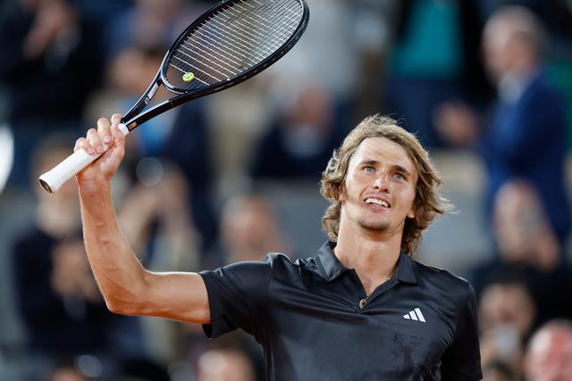 包含欧洲网球队轻取英国网球队，兹维列夫一己之力扛起全队的词条