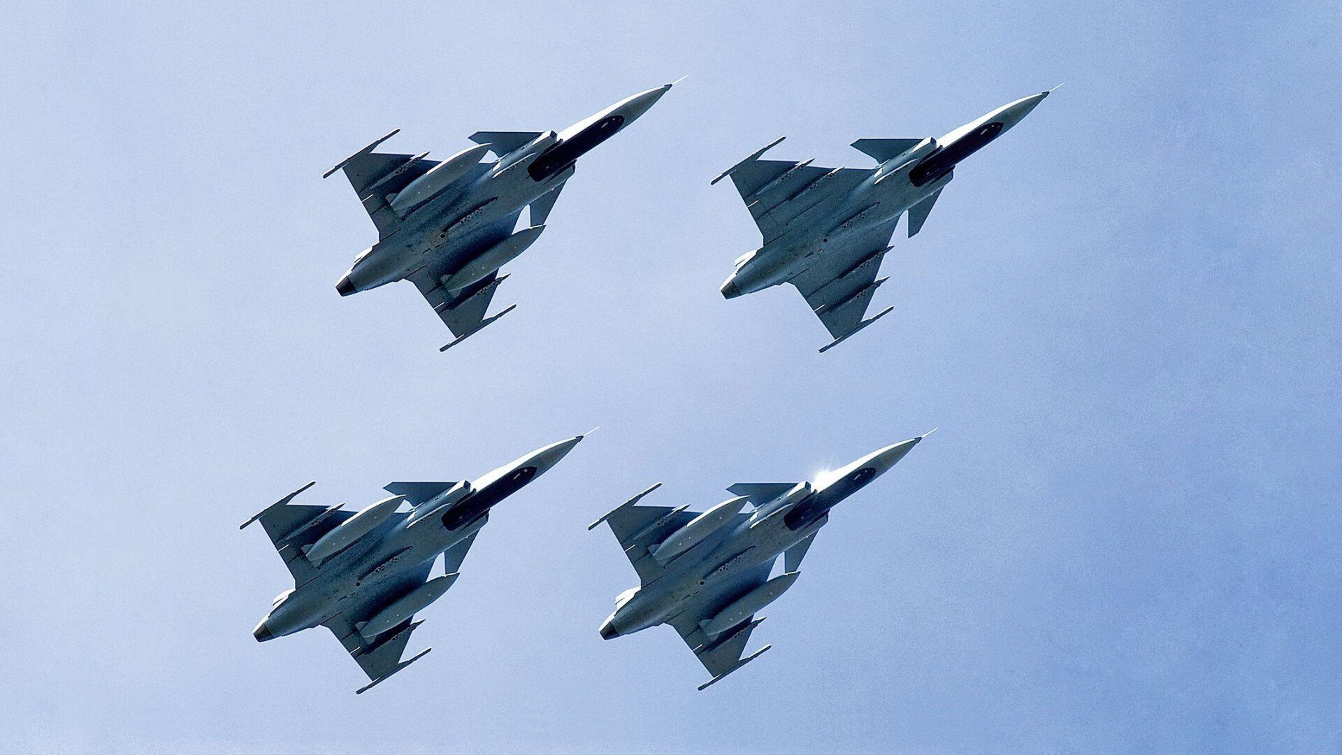 绿茵场上的双重奏，爱尔兰狂胜希腊，莫德里奇英超争冠战接管比赛