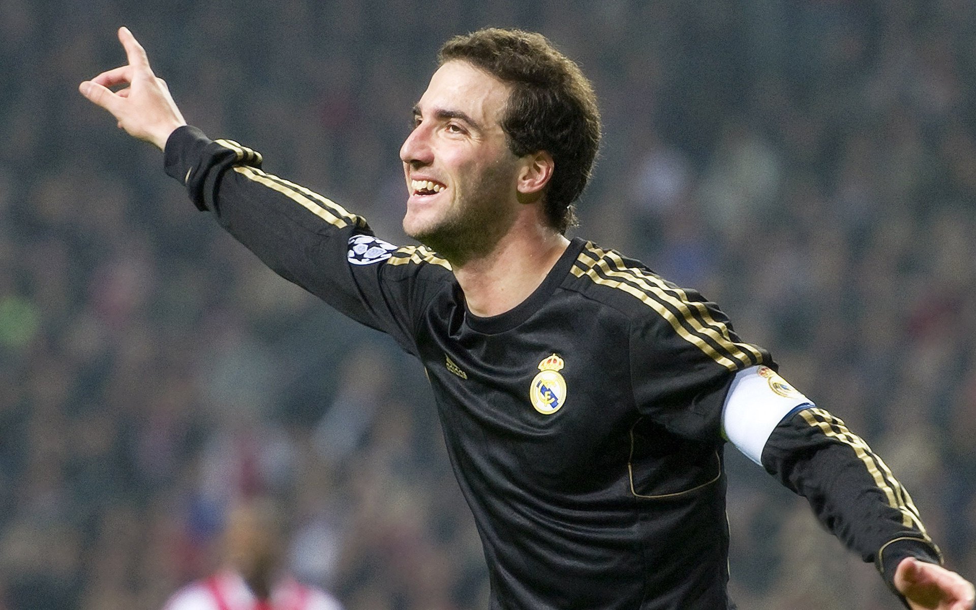 那一夜，他用扑救点燃世界，拉亚的满分封神之战