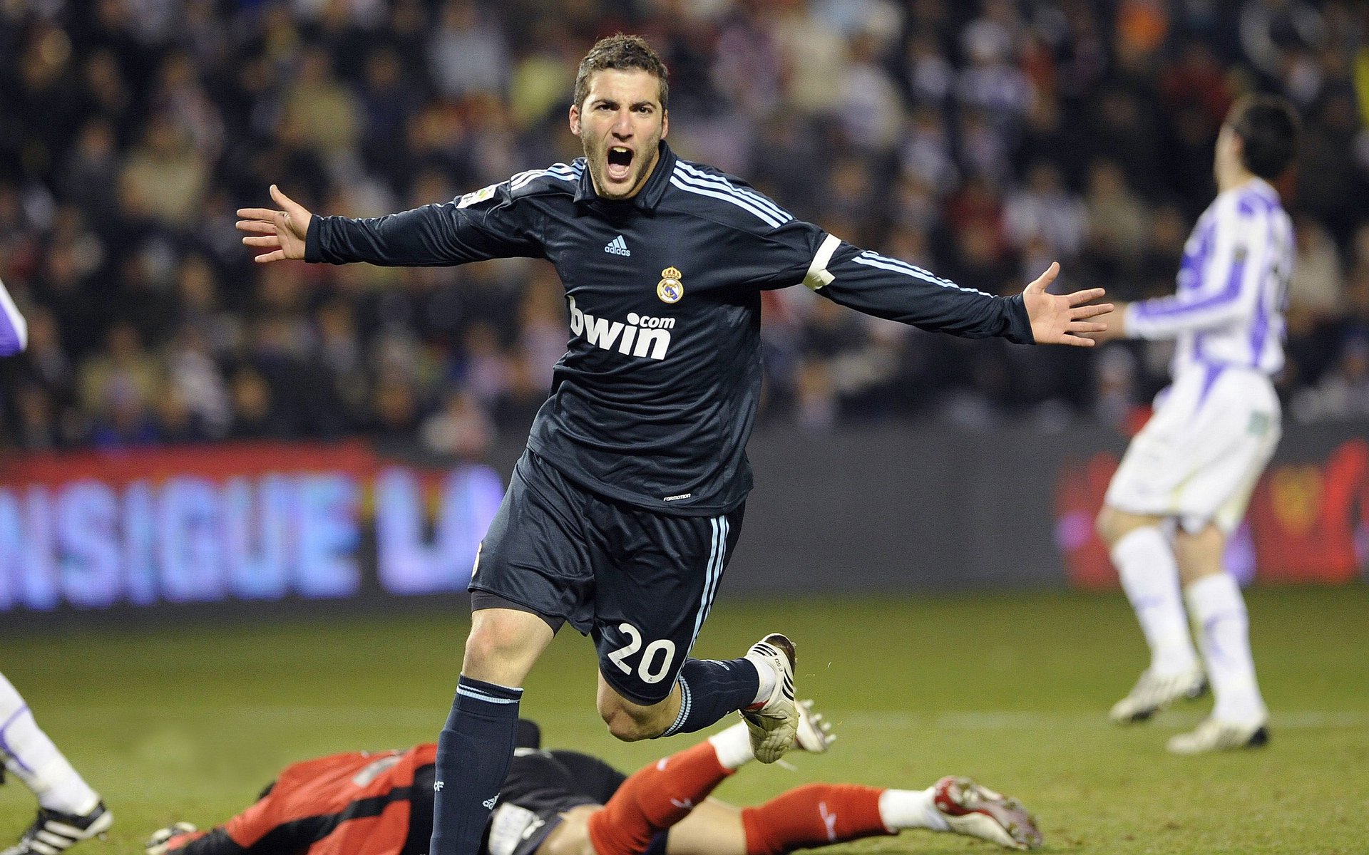 开云体育-暗夜亮剑，内马尔在欧冠半决赛夜的稳定美学