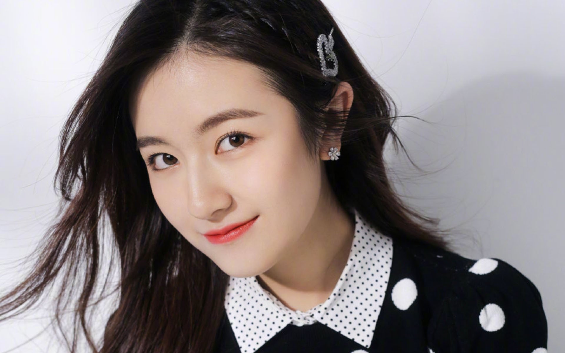 福克斯斩获44分,暴雨夜他点燃球场,成为撕裂防线的金色闪电